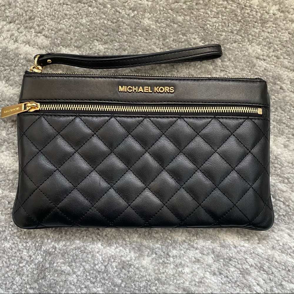 Michael Kors Wristlet in Black Leather / Clutch / Bag / Purse / Wallet